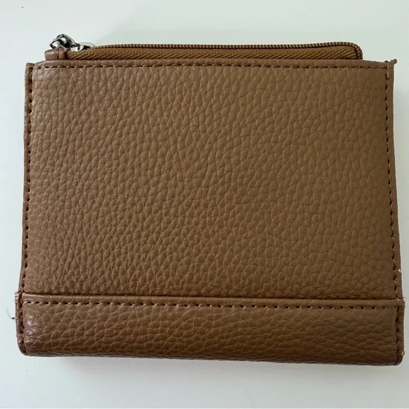 GUESS Glossy Black Shoulder Bag & Floral G-Logo Wallet Bundle - Picture 12 of 15